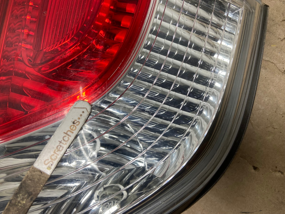 2013 to 2016 Nissan Pathfinder Right Passenger Inner Tail light AI2363 LK3