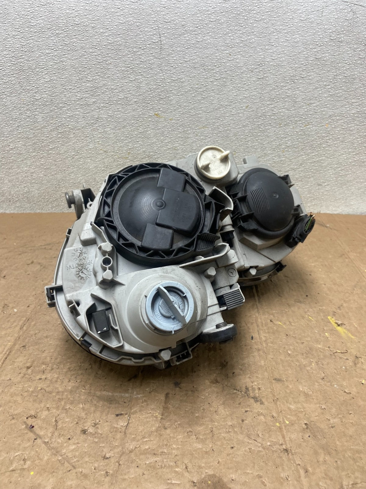 2005 to 2007 Mercedes-Benz C-Class Right Passenger Side Headlight AA36673