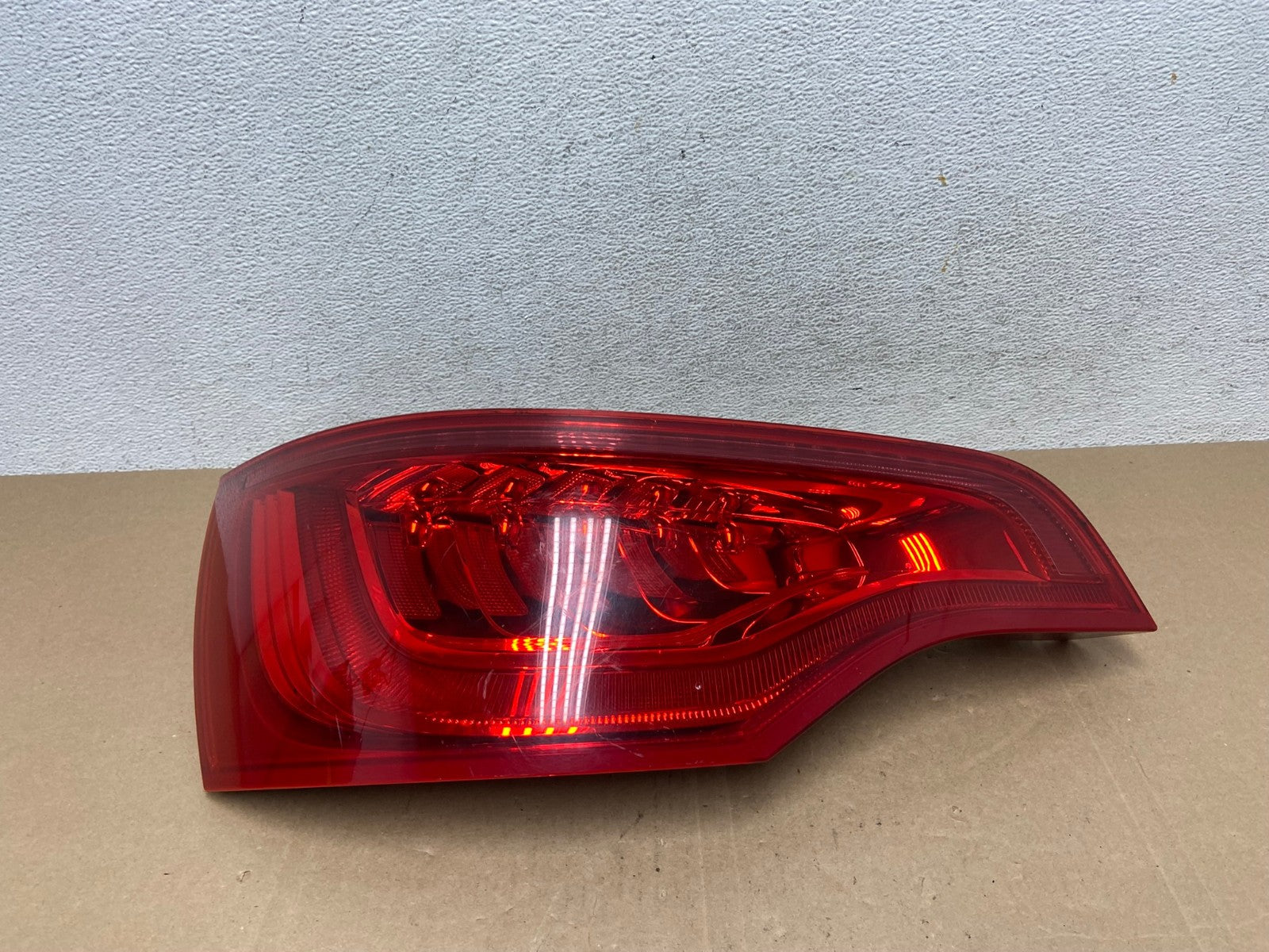 2010 - 2015 Audi Q7 Left Driver LH Side Tail Light AE4922 LK0