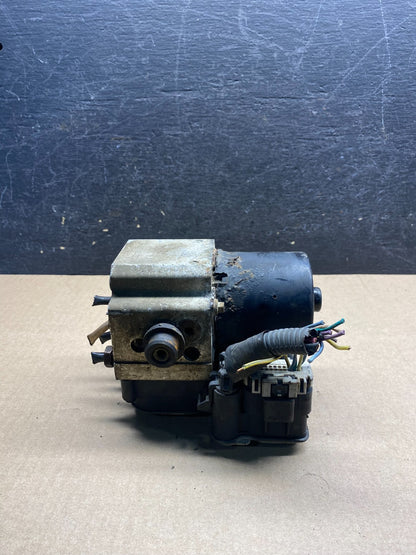 2003 - 2005 Chevrolet Silverado GMC Sierra ABS Anti-Lock Brake Module AH1653 DG5