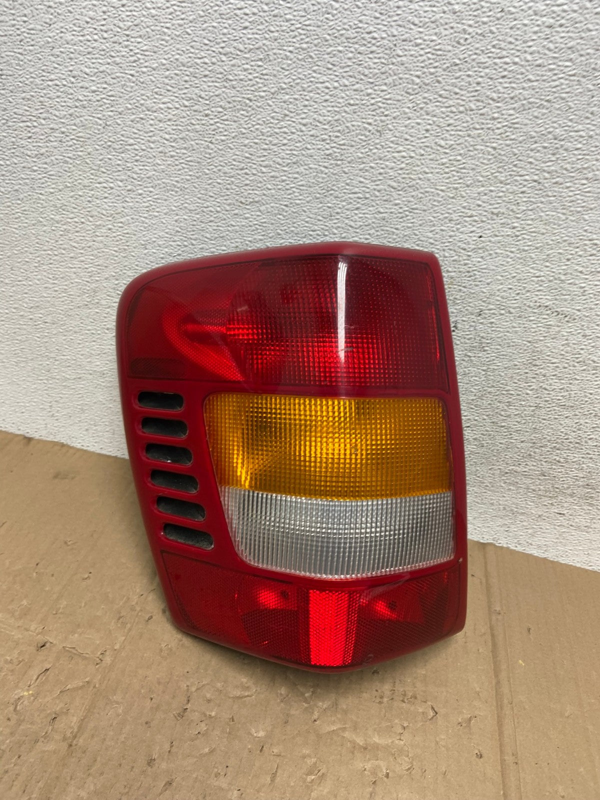 1999 - 2004 Jeep Grand Cherokee WJ Left Driver Lh Tail Light AE9063 LK0