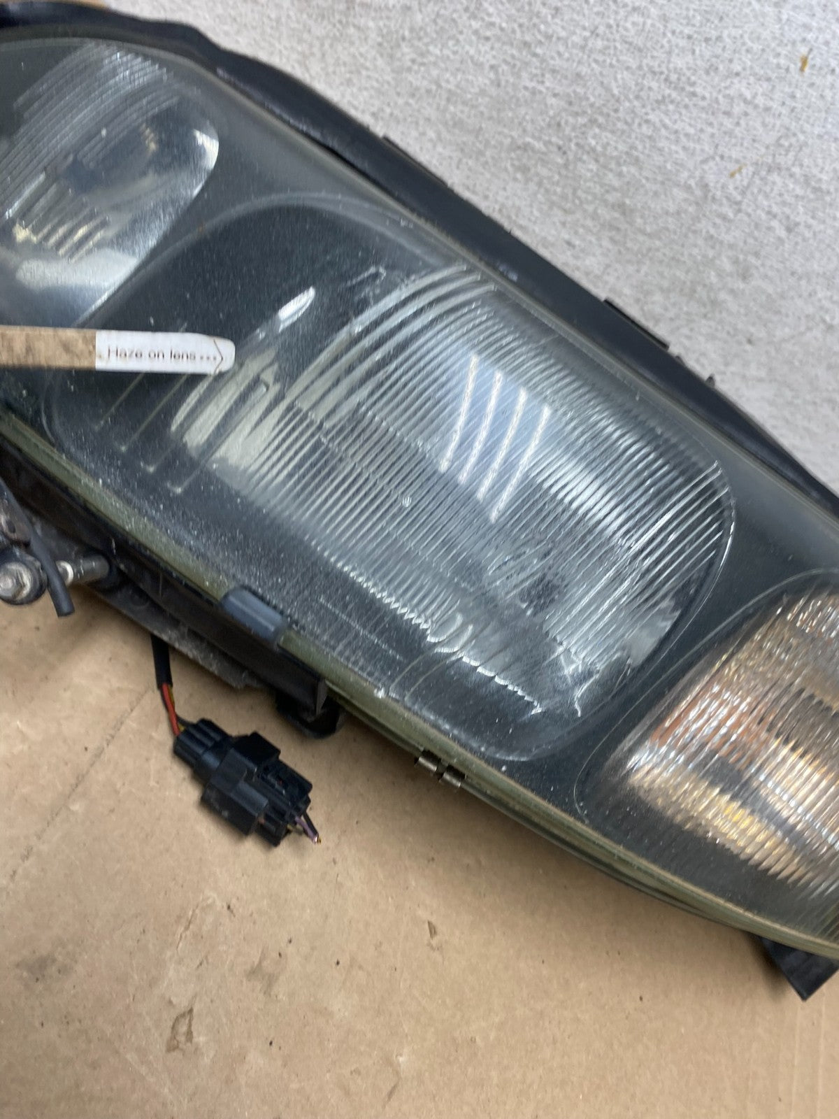 2001 to 2004 Volvo S60 Left Driver LH Headlight Halogen AG4612 DW3