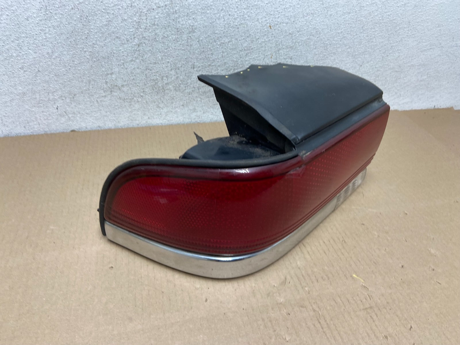 1995 - 1997 Ford Crown Victoria Left Driver LH Side Tail Light AG5855 DW2