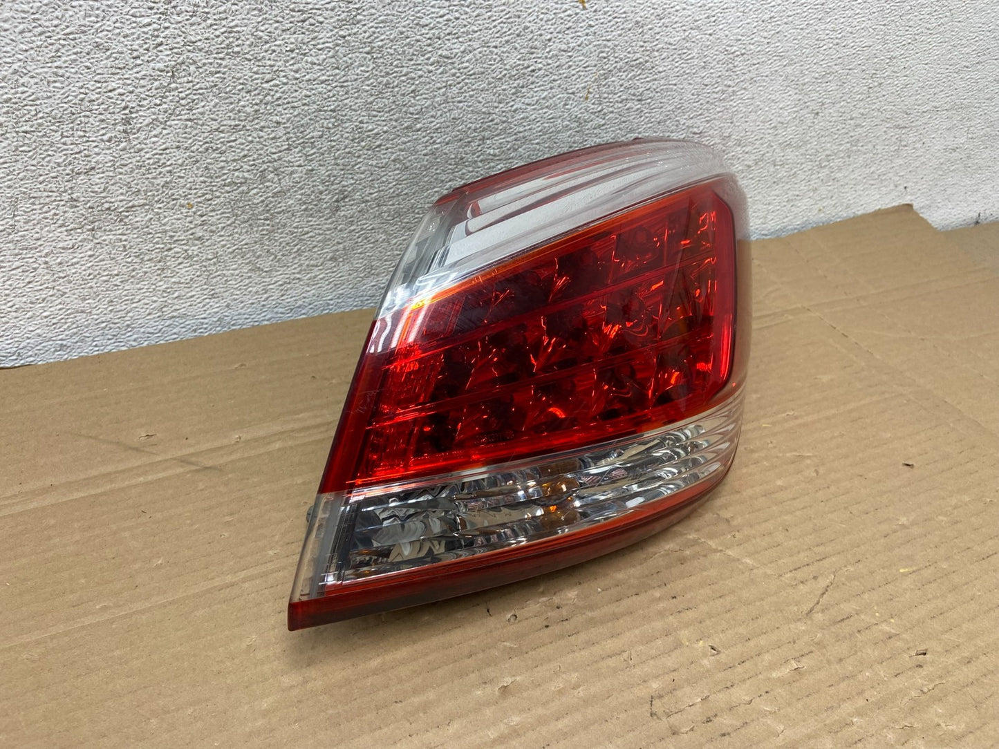 2011 - 2014 Nissan Murano Right Passenger Side RH Tail Light AG8939 DW1