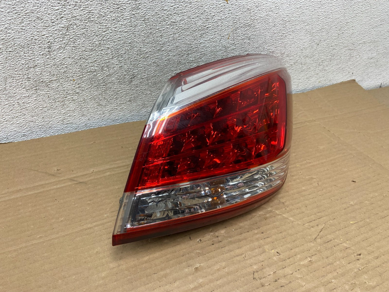 2011 - 2014 Nissan Murano Right Passenger Side RH Tail Light AG8939 DW1