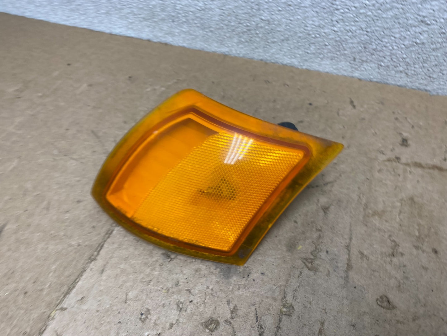 2002-2004 Saturn Vue Left Driver Side Turn Signal Corner Headlight Light X22981