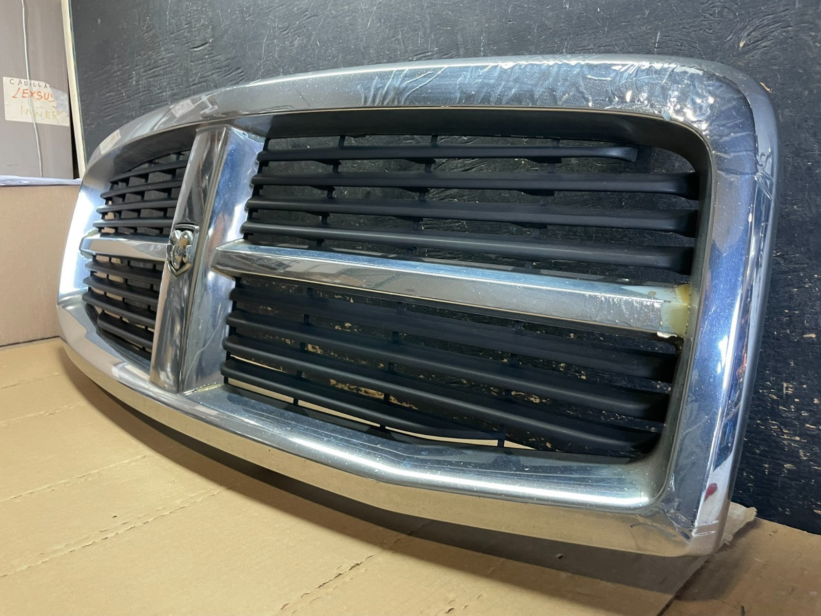2004 to 2006 Dodge Durango Front Upper Chrome Grill Grille Oem AA8809 DG2