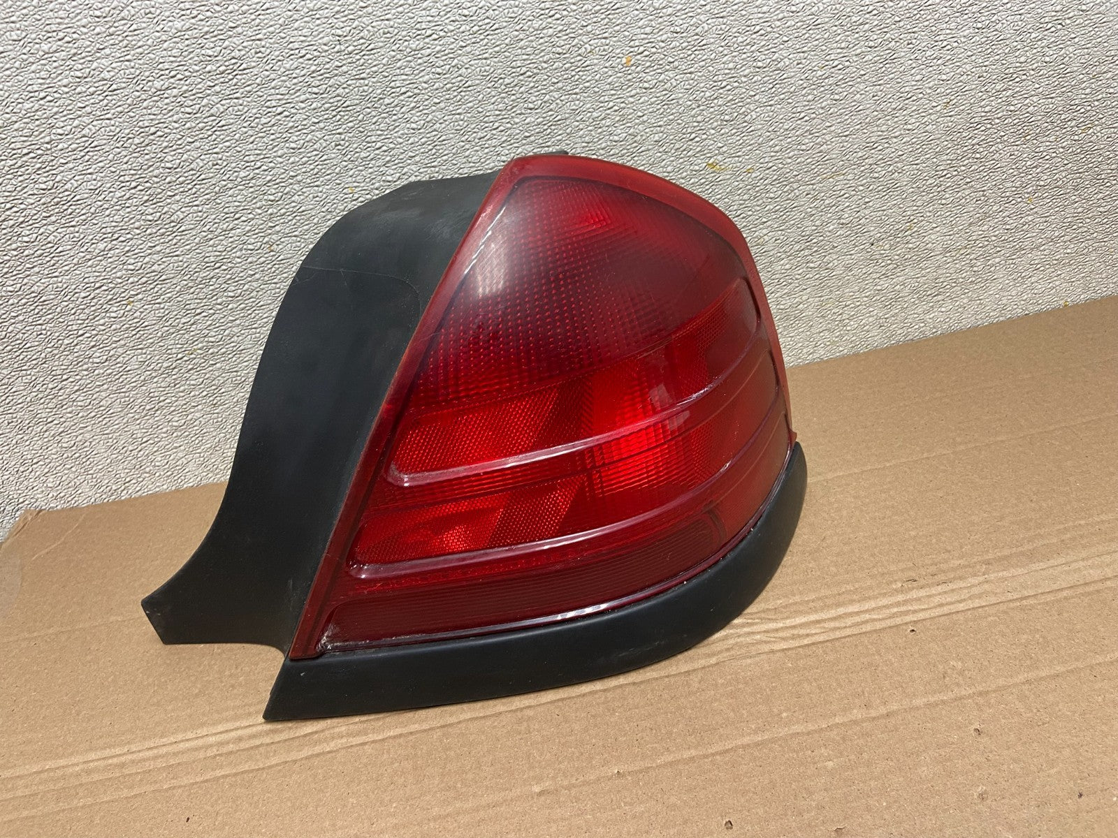 2003-2011 Ford Crown Victoria Right Passenger Rh Side Tail Light Oem AB0972 LK0