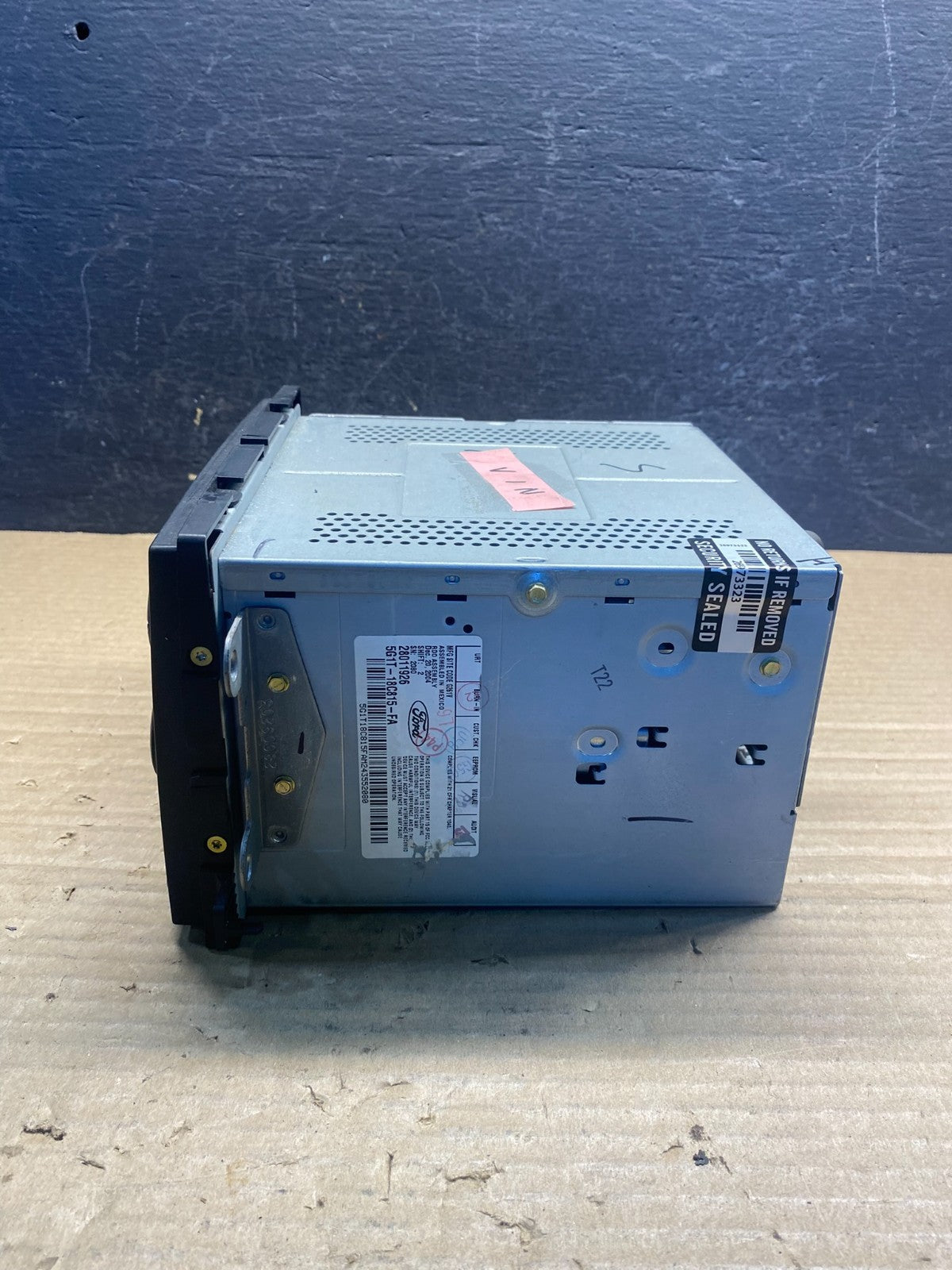 2005 to 2007 Ford Five Hundred Montego Radio CD Player AF3883 DW1