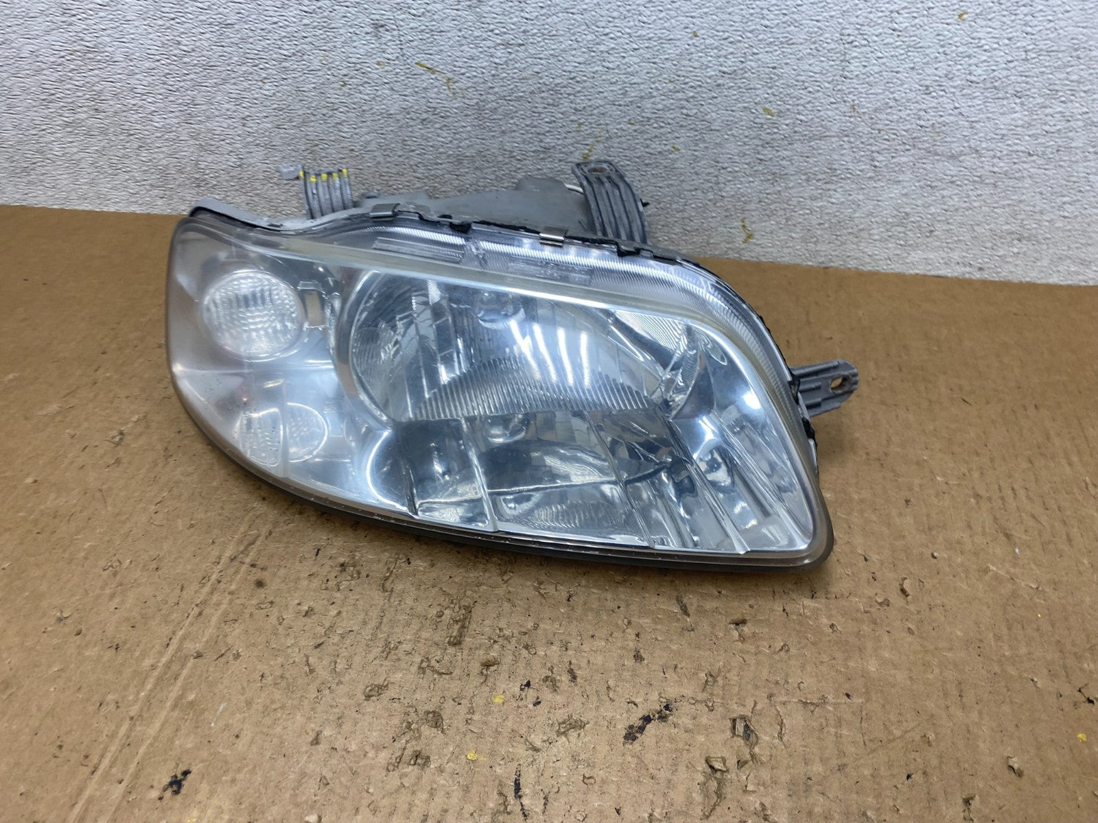 2004 - 2006 Chevrolet Aveo Hatchback Right Passenger Headlight Halogen Q8204 DW1