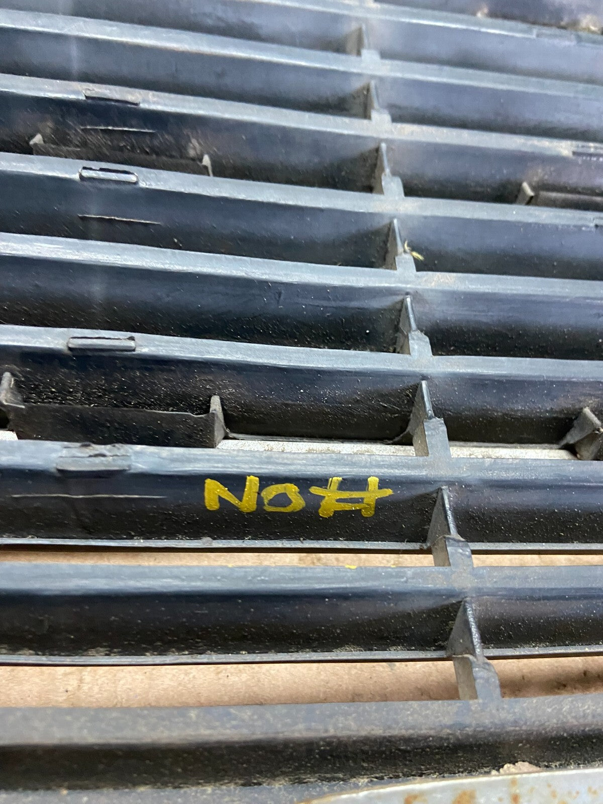 1994 to 1999 Mercedes-Benz W140 S600 S500 S320 Front Upper Grille OEM N92179