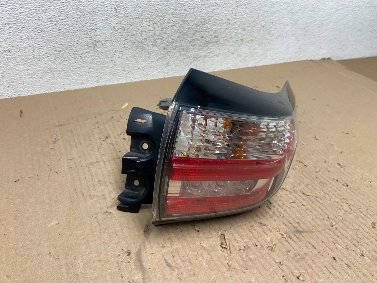 2015 to 2018 Nissan Murano Right Passenger RH Side Tail Light AE8852 LK2