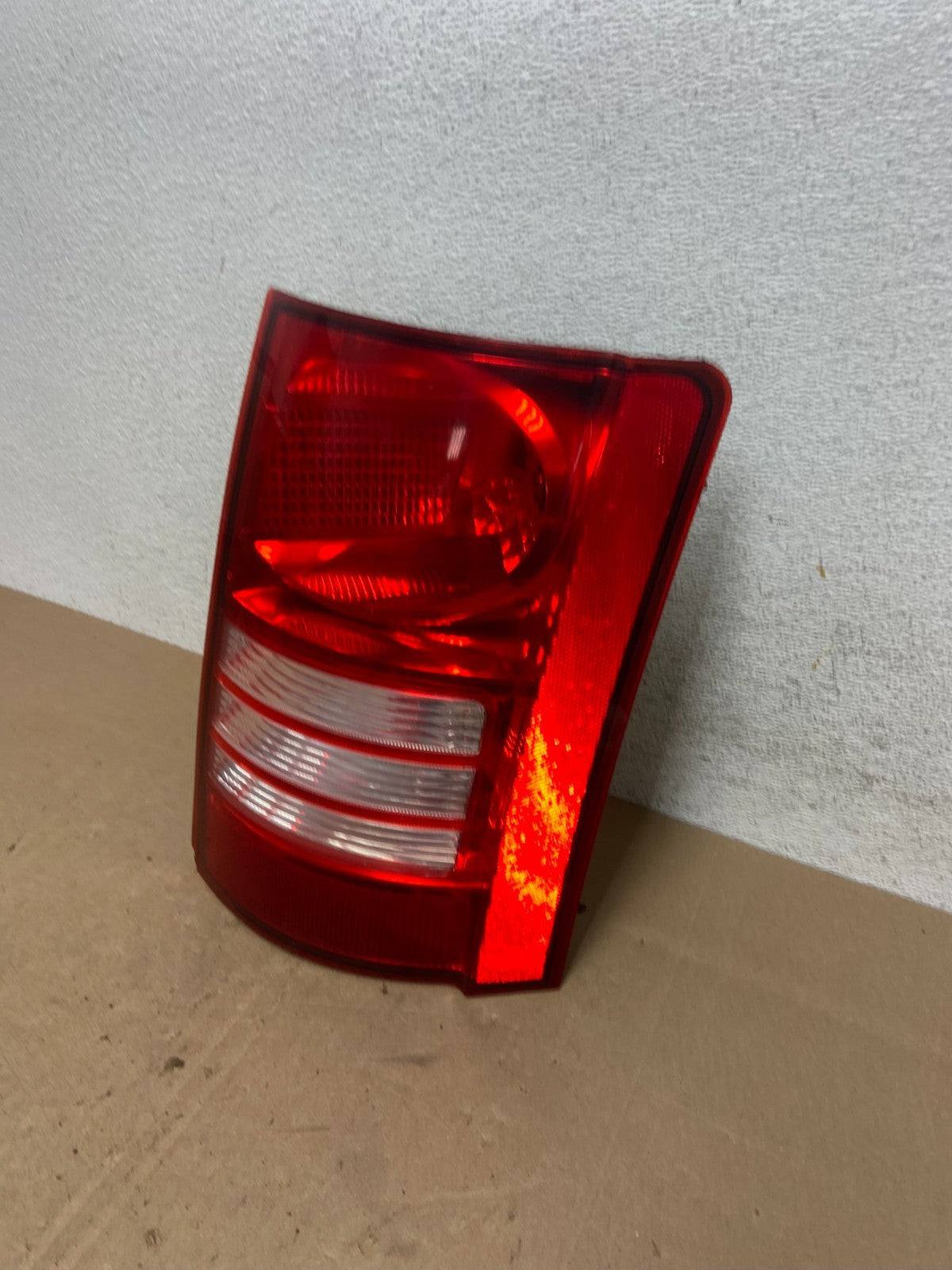 2008 - 2010 Chrysler Town And Country Right Passenger Tail Light AE5968 DW1