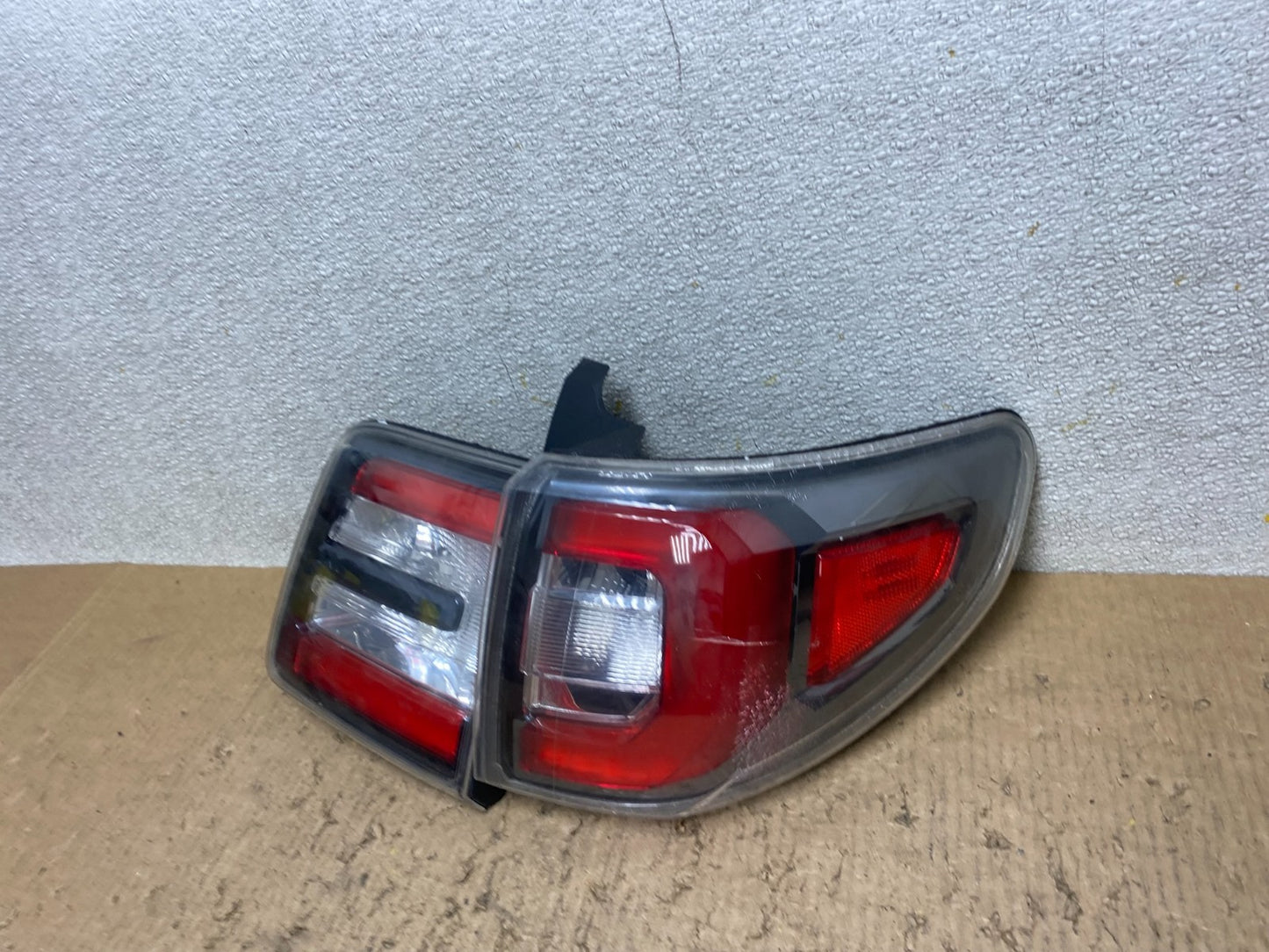 2013 to 2016 GMC Acadia Right Passenger RH Side Tail Light W8055 DW1