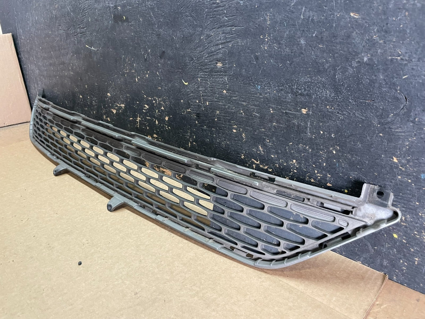 2014 to 2015 Kia Sorento Front Bumper Lower Center Grill Grille aa8940 DG2