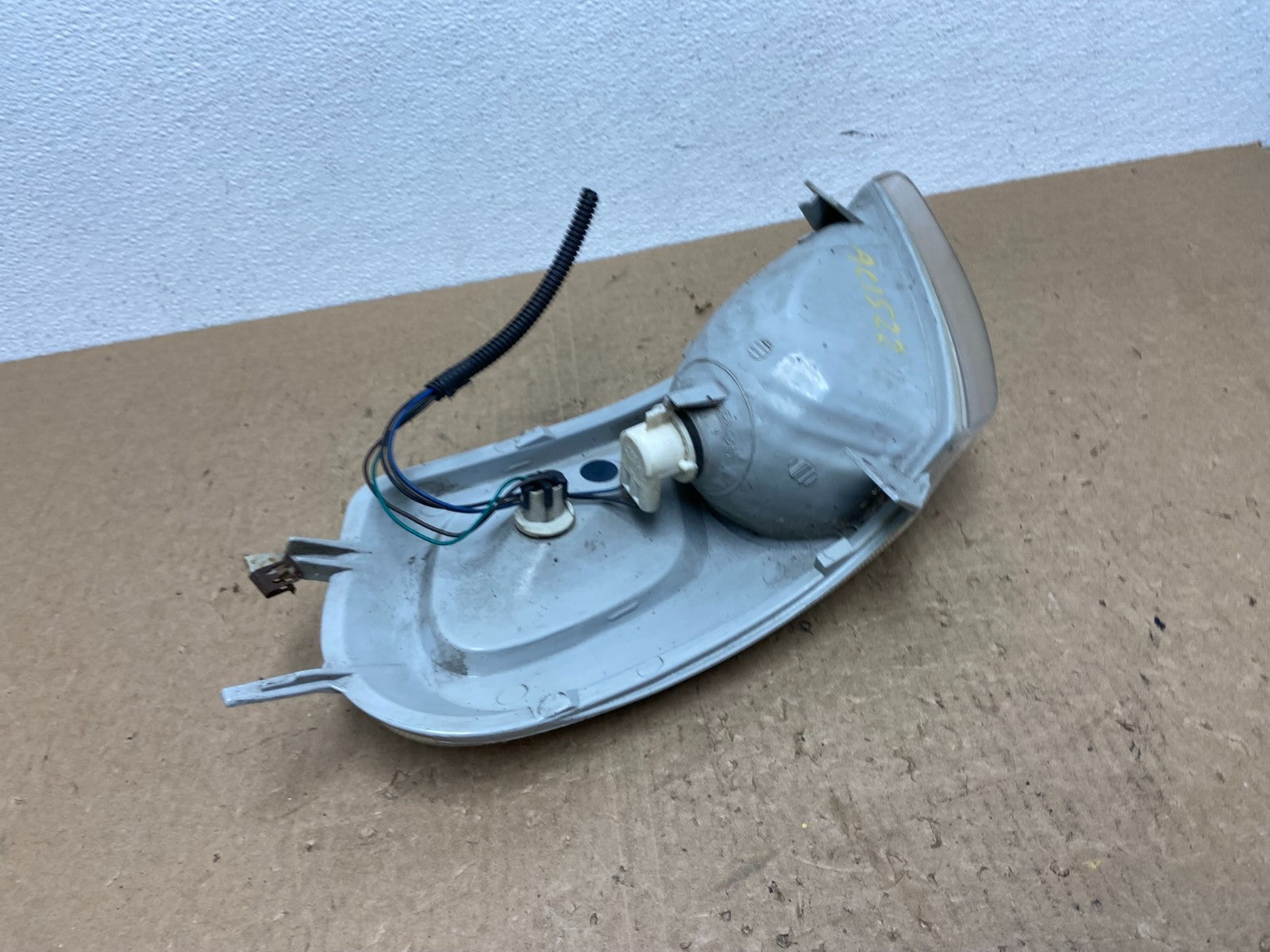 1997 - 2005 Pontiac Montana Venture Front Right Passenger Turn Signal AC1522 DG6