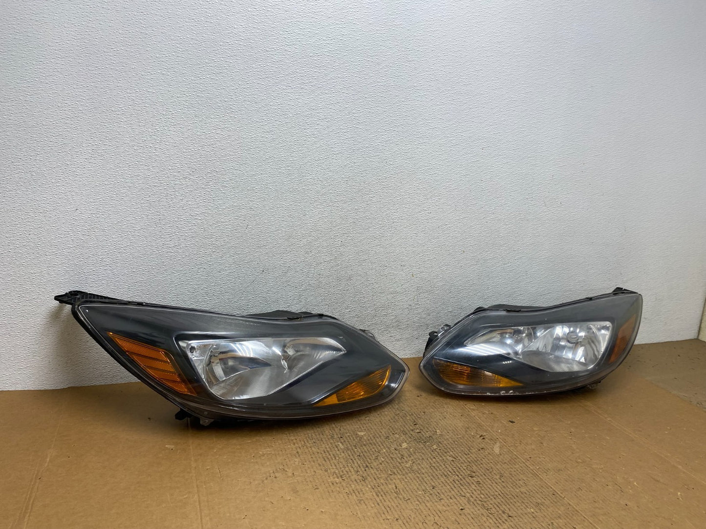 2012 2013 2014 Ford Focus Left+Right Side Halogen Headlights AE2622 DW2