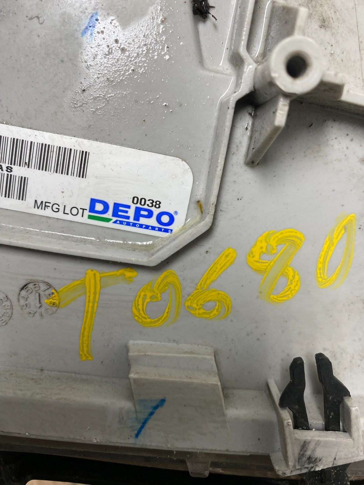 2001-2004 Mercedes-Benz C Class Halogen Left Driver Headlight DEPO T0680 DW9