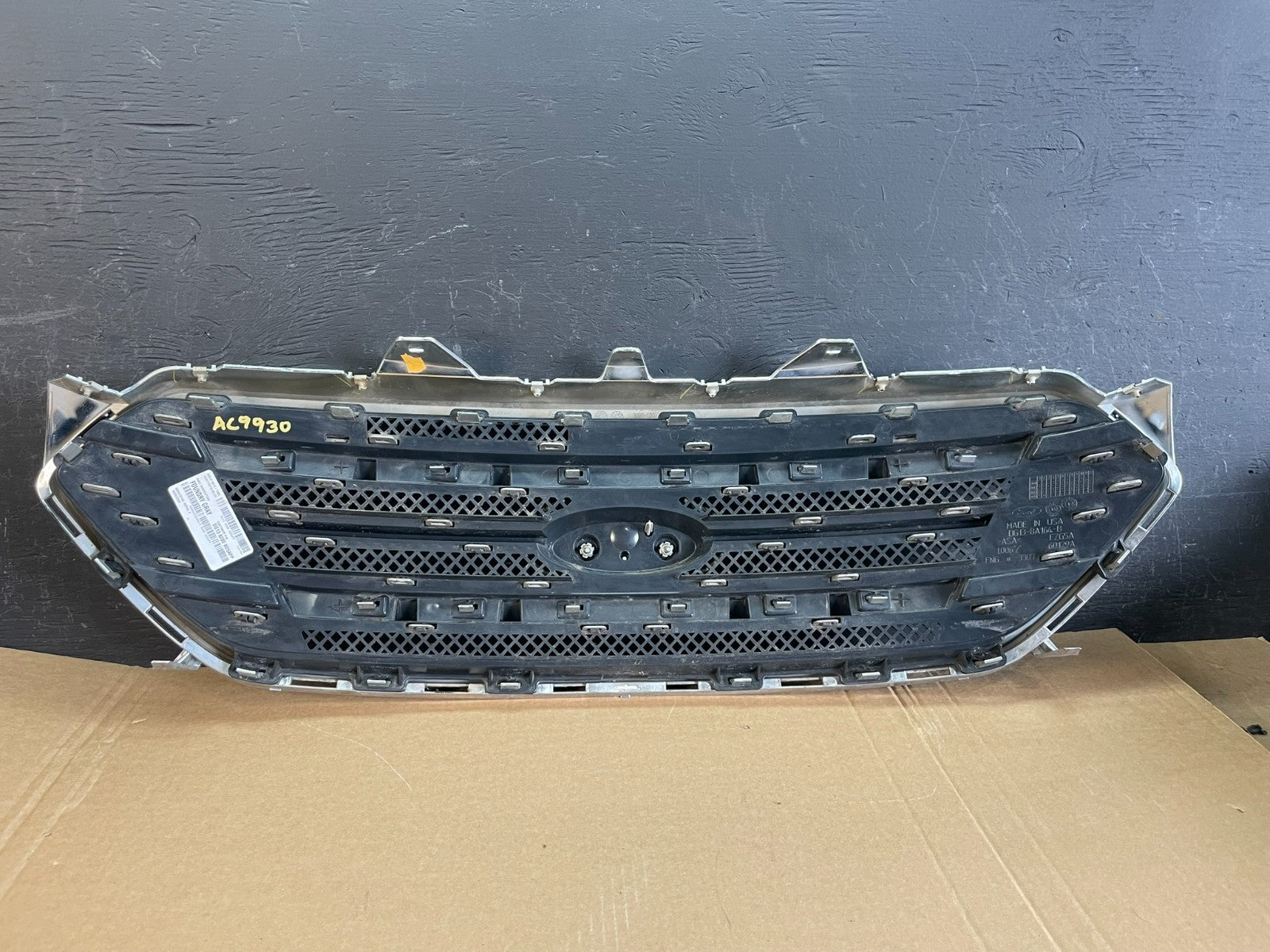 2013 to 2019 Ford Taurus Front Upper Grill Grille AC9930 DW6