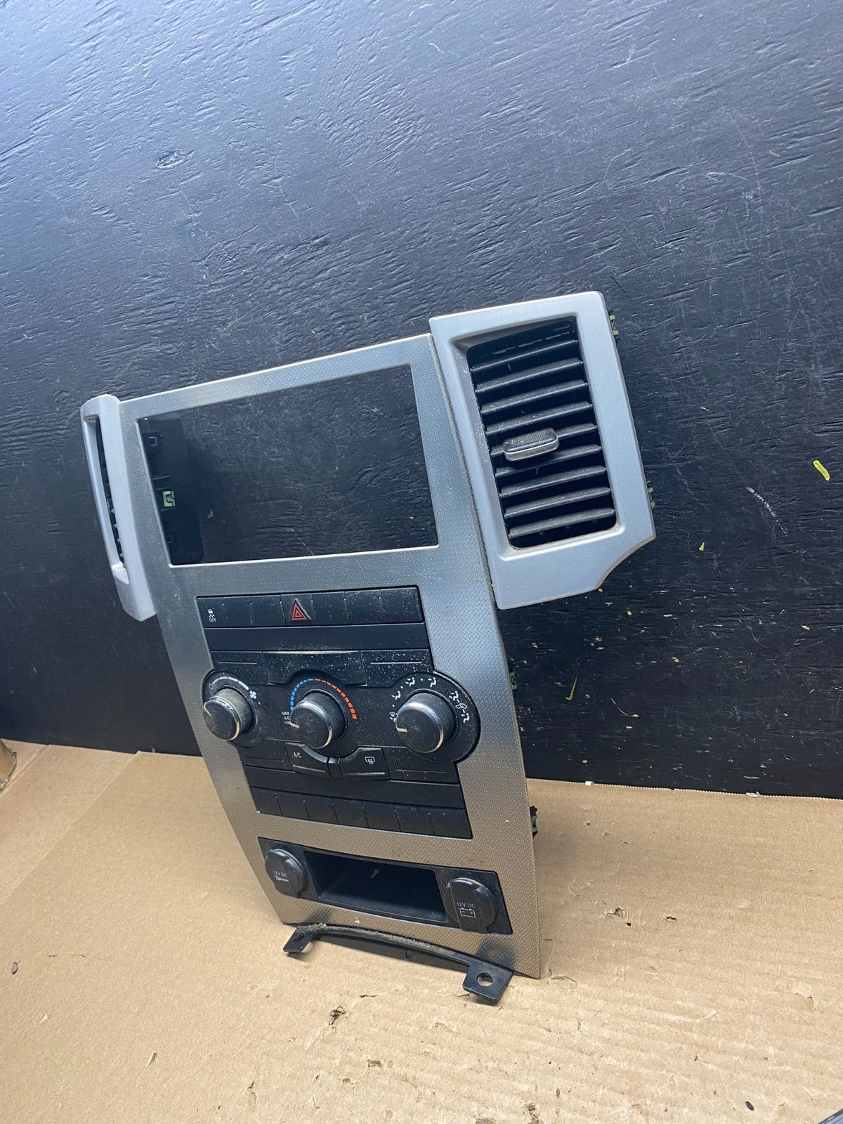 2008 to 2010 Jeep Grand Cherokee Center A/C Heater Climate Control OEM S3026 DG2