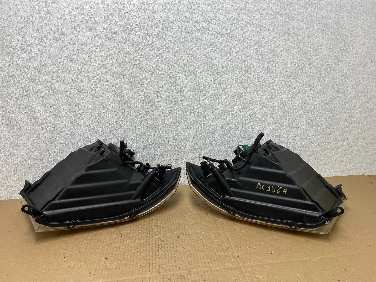 2009 to 2012 Ram 1500 2500 Left+Right Halogen Headlights AC3869 DW8