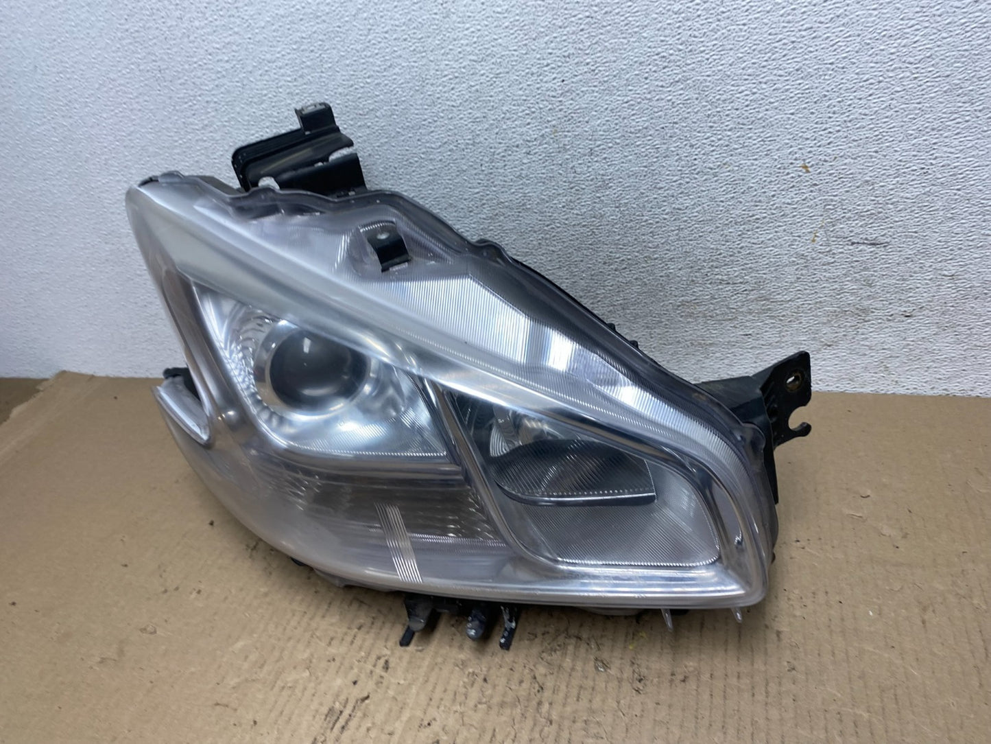2009 - 2014 Nissan Maxima Headlight Right Passenger Xenon HID TYC AF6008 DW1