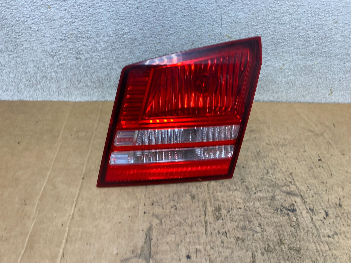 NO LED 2009-2011 Dodge Journey Right Passenger side Tail Light Inner T50330