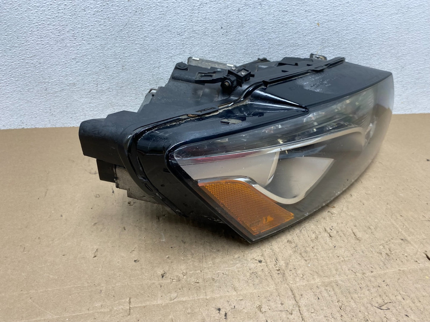 2009 to 2012 Audi Q5 Right Passenger RH Side Xenon HID Headlight AE6600 DW2