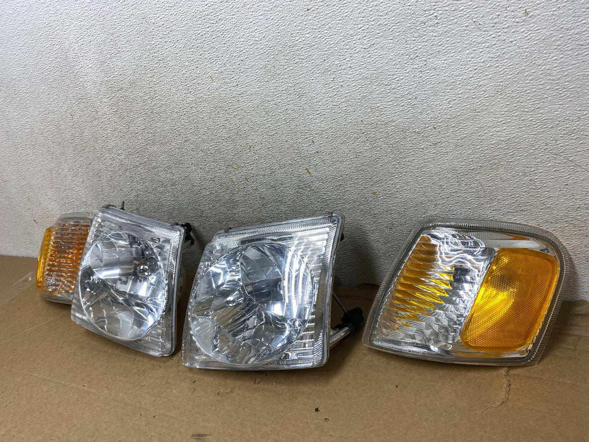 2001-2005 Ford Explorer Sport Trac Left+Right Turn Signal Headlight AH8246 DG2