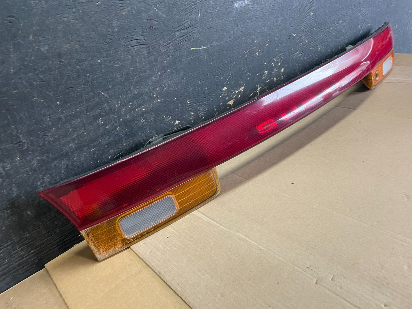 1995 to 1996 Subaru Legacy Wagon Trunk Mounted Center Tail Light Panel z8540 DG2
