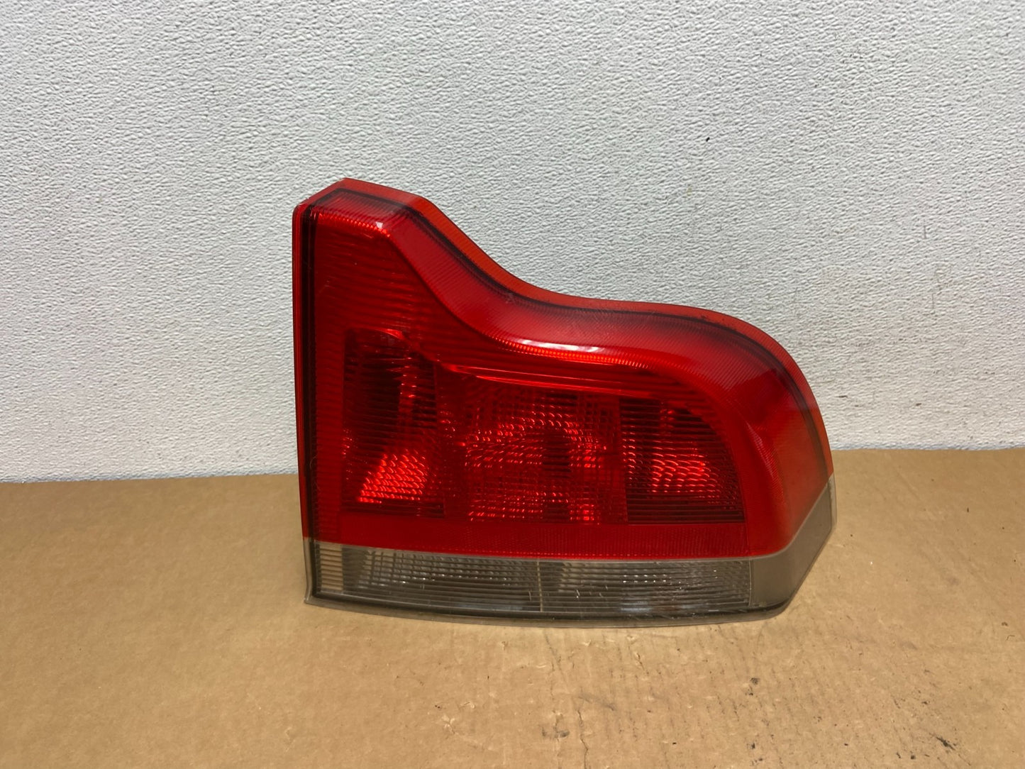 2001 to 2004 Volvo S60 Right Passenger Side Tail Light AC8515 DW0