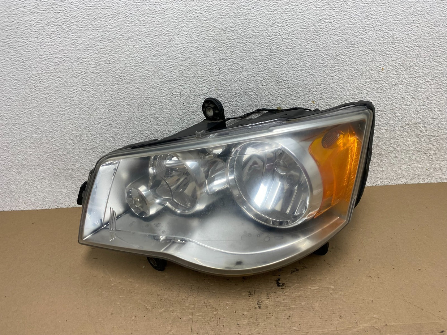 2008 to 2016 Chrysler Town and Country Left Driver Lh Side Headlight AF4521 DW0