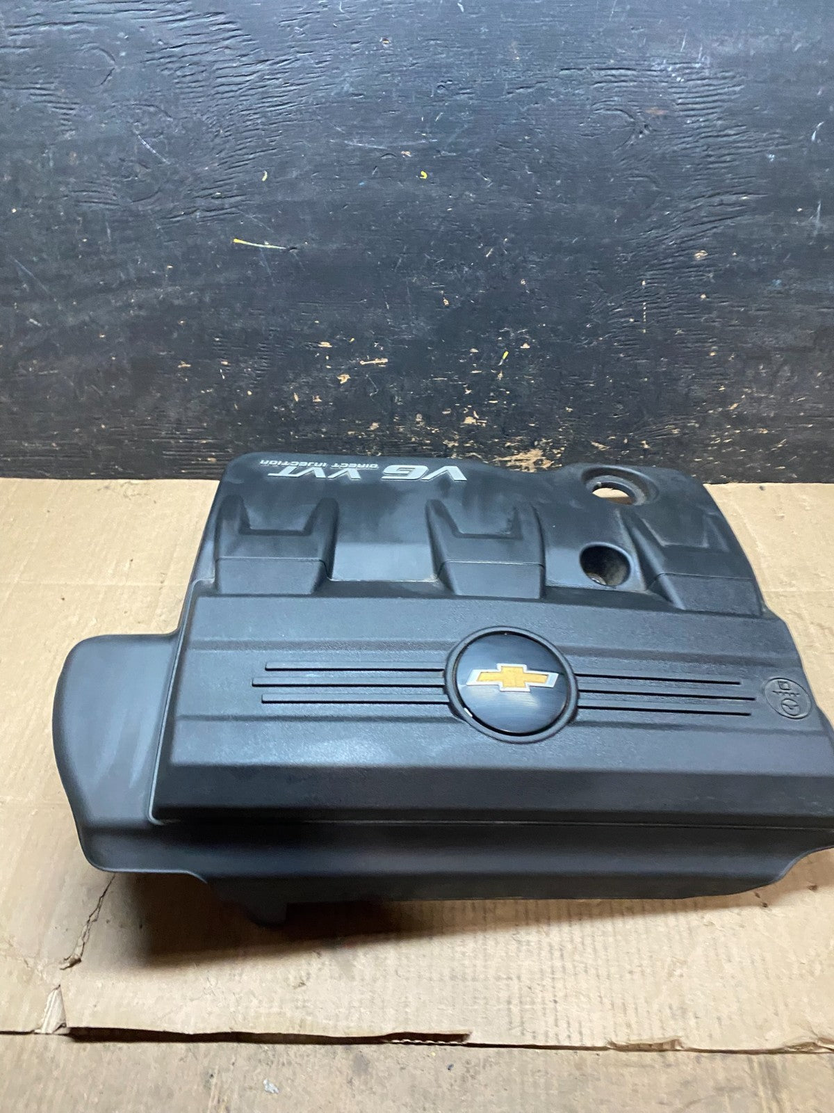 2010 to 2012 Chevrolet Equinox V6 VVT Plastic Engine Cover Shield U6330 DG1