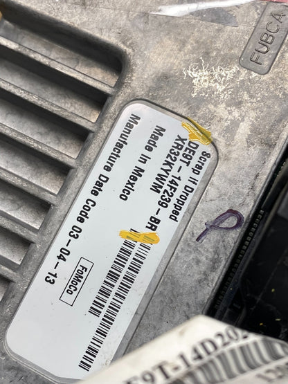 2013-2015 Lincoln MKT Radio 8" Screen With Sync 2 Module de9t-18b955-fb Z9689 DG6