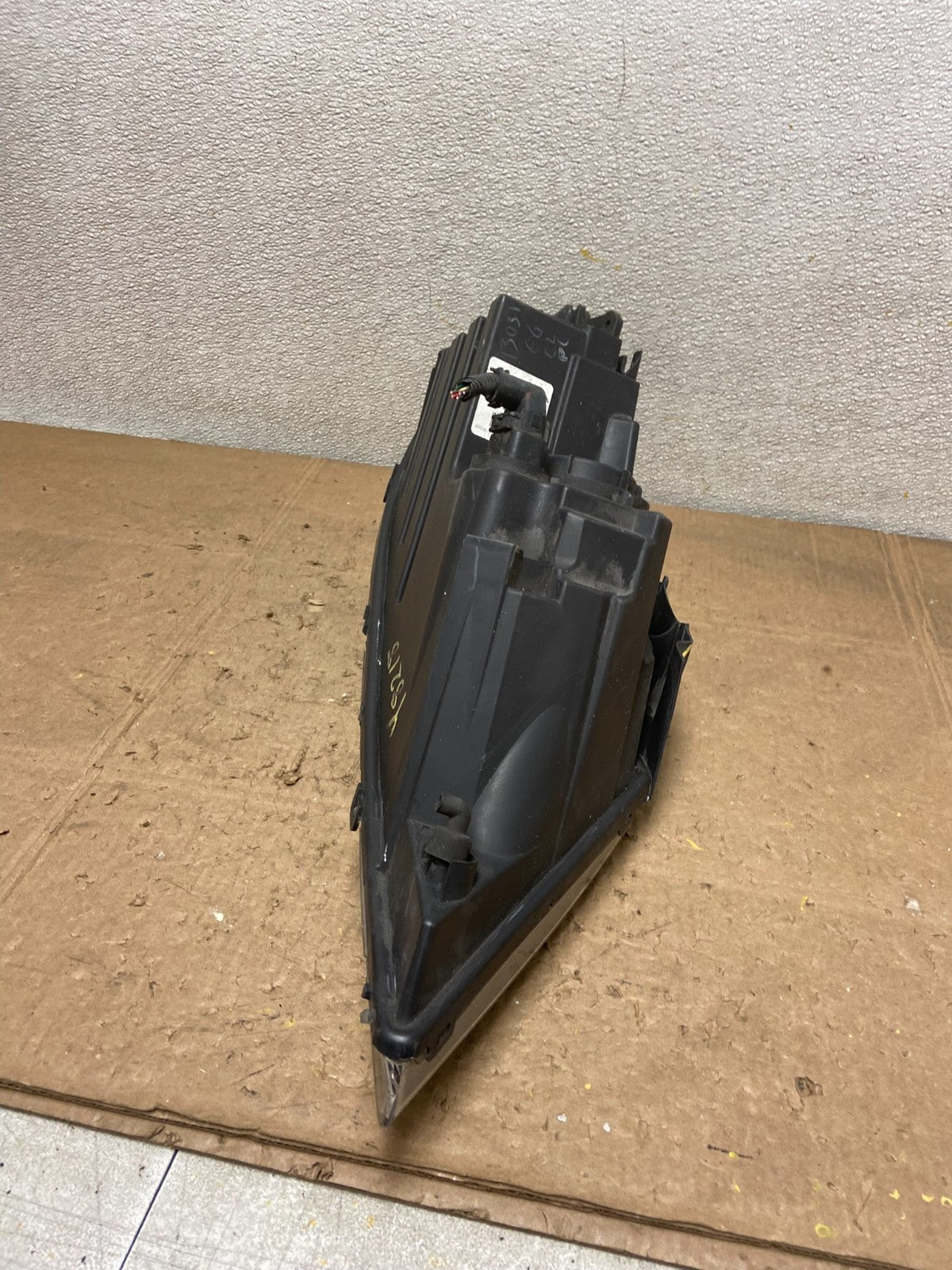 2011 to 2013 Kia Sorento Left Driver LH Side Headlight Halogen Oem Y8219 DW7