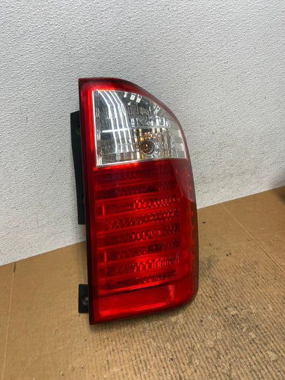 2007 to 2010 Kia Sedona Right Passenger RH Side Tail Light AE2728 LK2