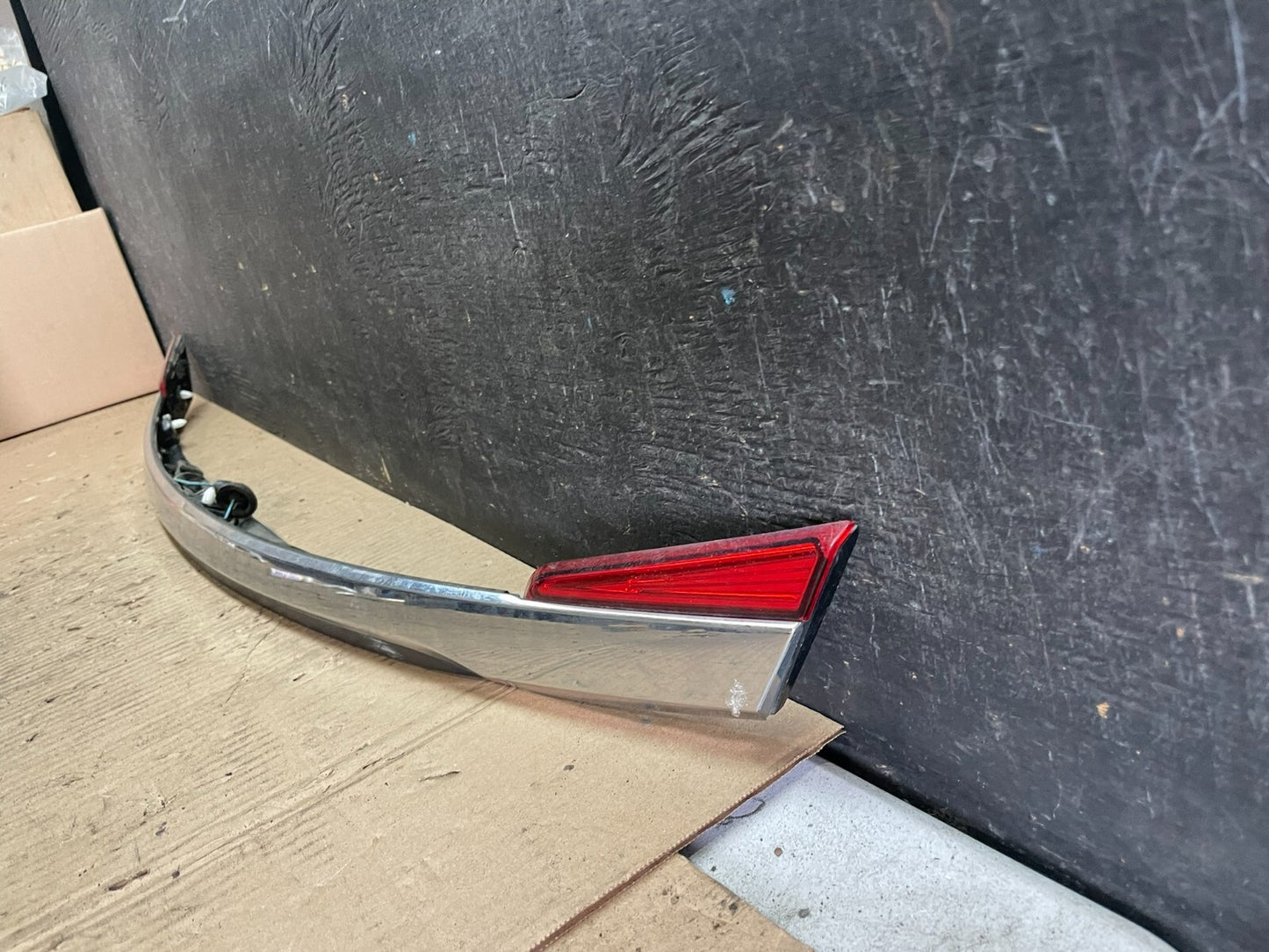 2011 2012 2013 2014 Chrysler 200 Sedan Rear Trunk Chrome Moulding M6102 DG1