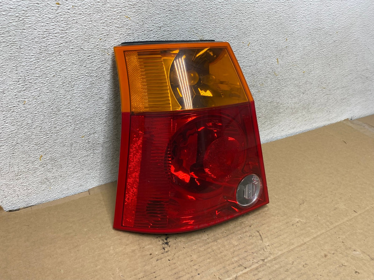 2004 2005 2006 Chrysler Pacifica Left Driver LH Tail Light AH8005 LK1