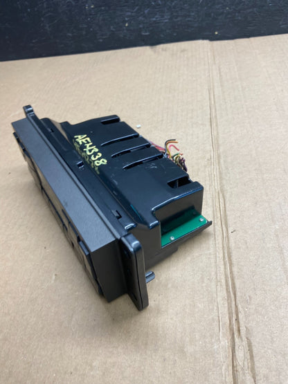 2003 to 2006 Lincoln Town Car Climate Control Panel ae4338 DG2