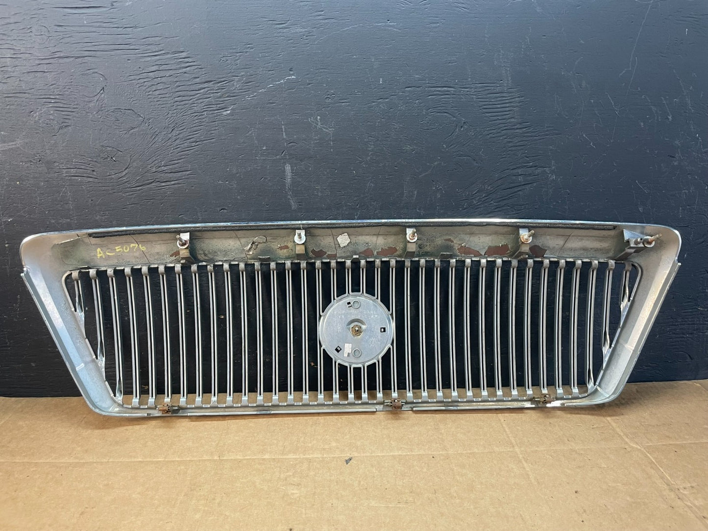 2003 to 2005 Mercury Grand Marquis Front Upper Grill Grille AC5076 DG5