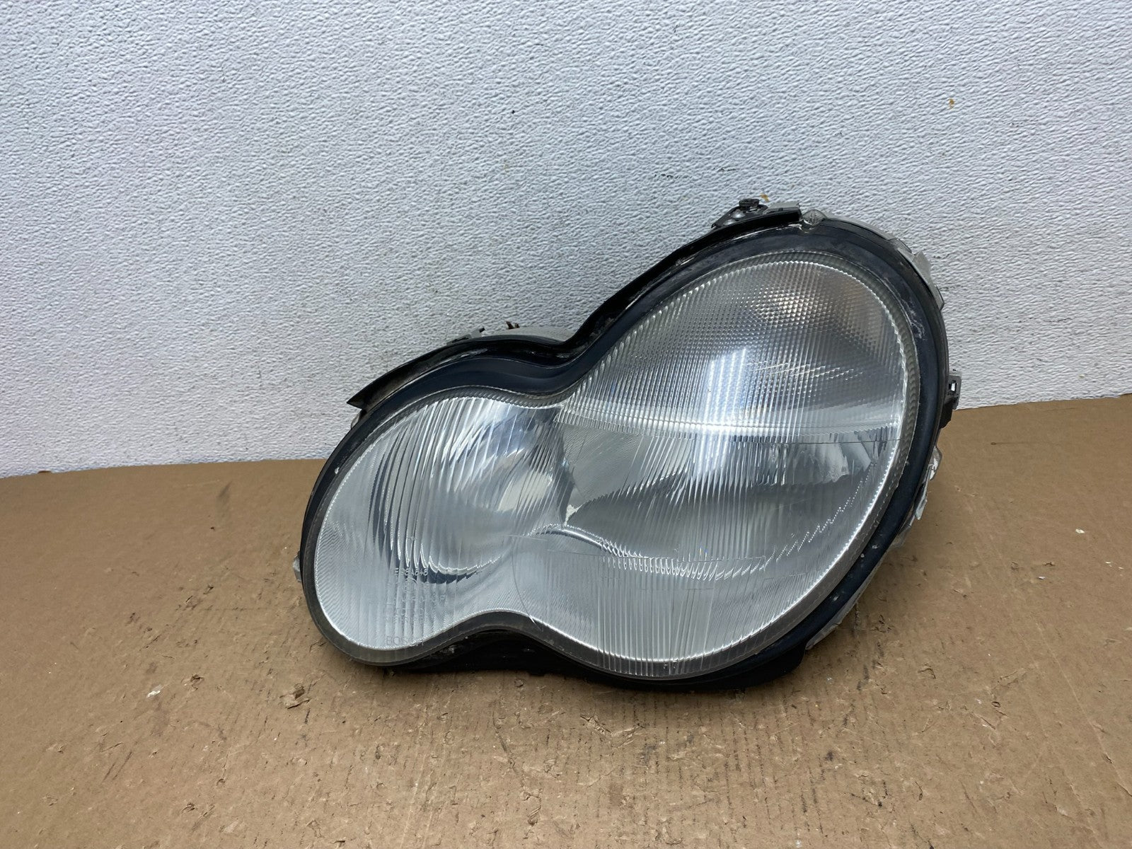 2001-2004 Mercedes-Benz C Class Halogen Left Driver Headlight AD8802 DW0