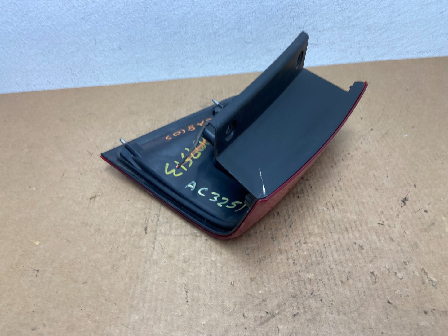 2003 to 2006 Lincoln Navigator Right Passenger Side Tail Light Oem AC3251 DW5