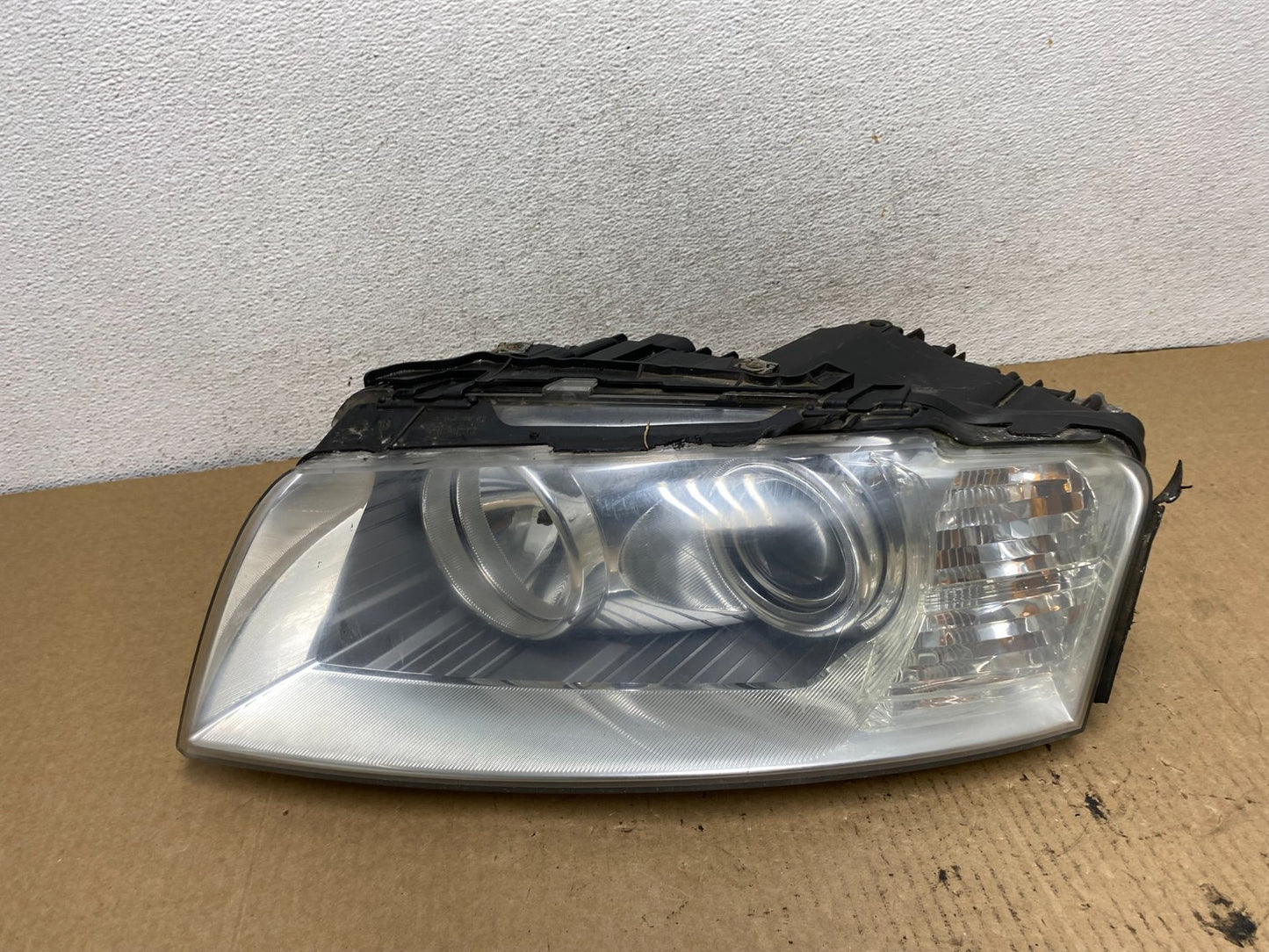 2004 - 2005 Audi A8 Left Driver LH Headlight AFS Xenon HID AG2085 DW0