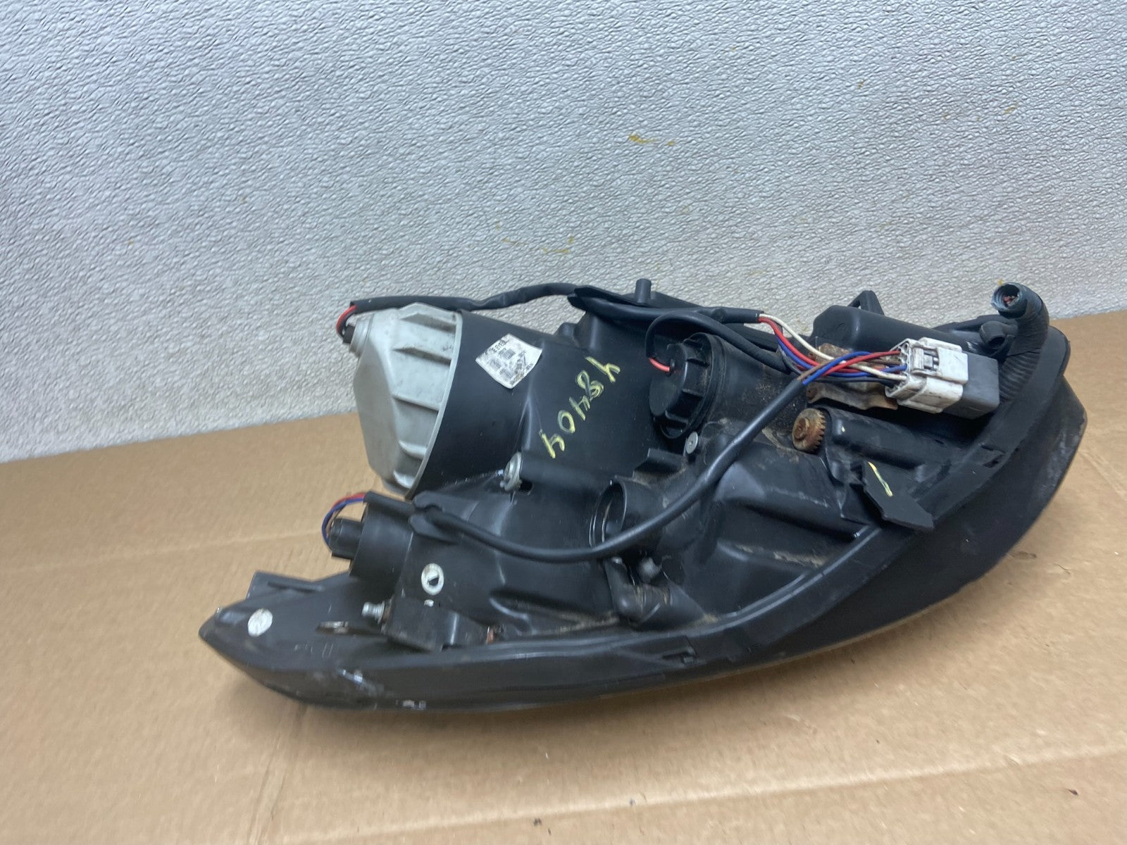 2004 2005 2006 Nissan Maxima Right Passenger Side Headlight Halogen Y8404 DW10