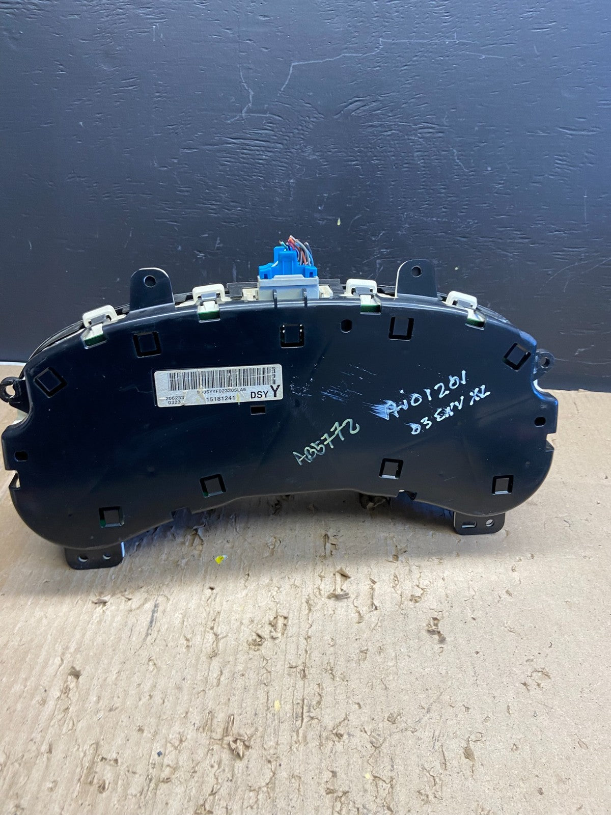2002 to 2004 GMC Envoy Speedometer Cluster Gauge Oem ab5772 DG3
