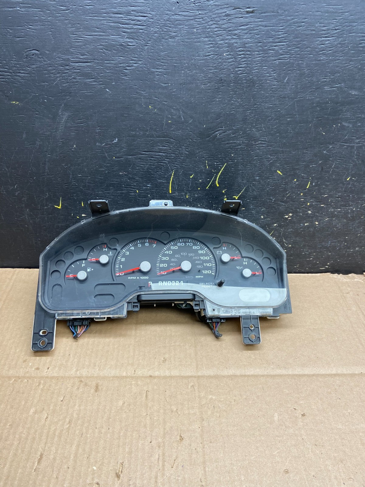 2004 2005 Ford Explorer Speedometer Cluster Gauge Oem Y2213 DG0