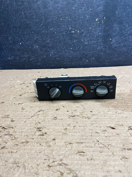 2001 - 2007 GMC Chevrolet Express 1500 Climate Control A/C AH1155 DG0