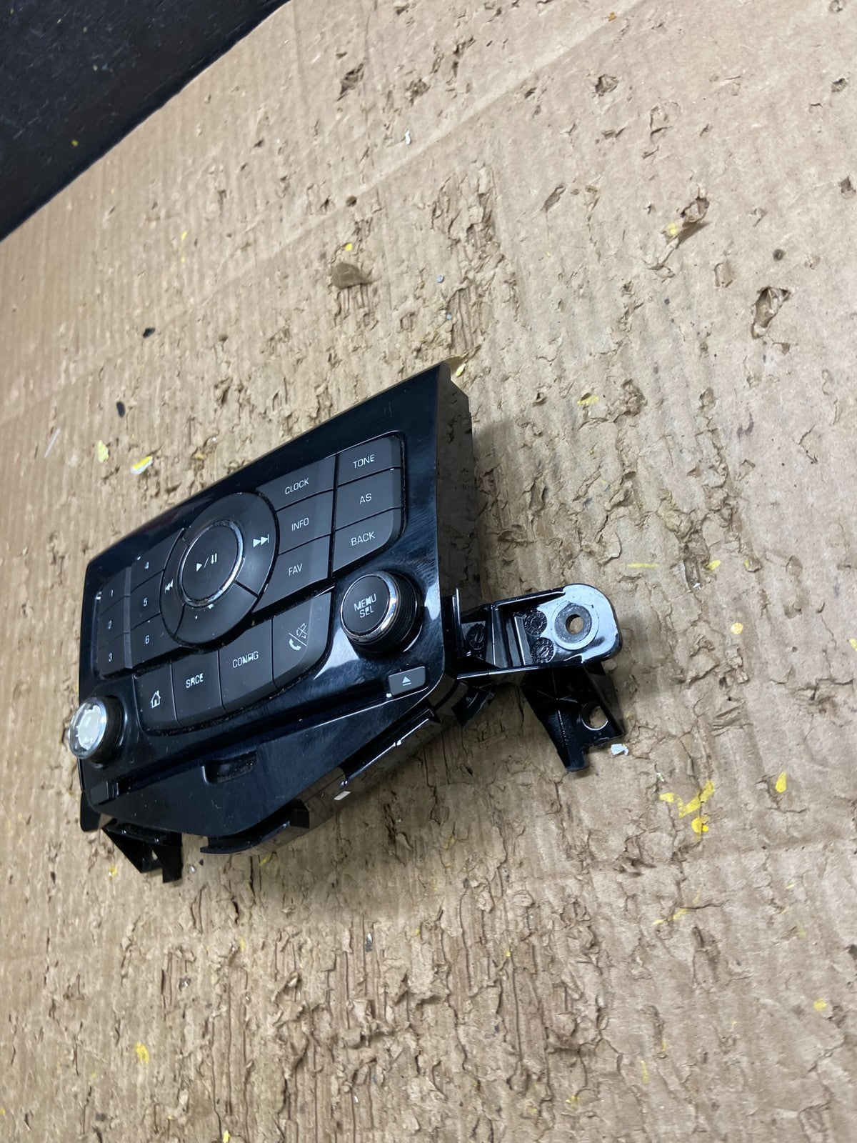 2013 to 2016 Chevrolet Cruze Radio Contol Panel 95166368 OEM W0071  DG2