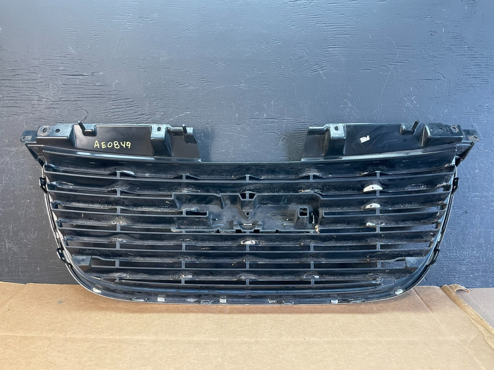 2007 to 2014 GMC Yukon Front Upper Grille Grill AE0849 DG3