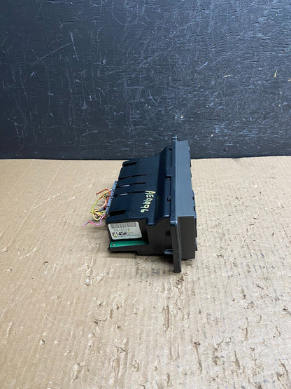2003 to 2006 Lincoln Town Car Climate Control Panel ae4496 DG1